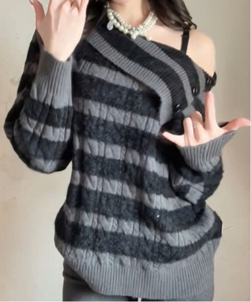 ＆soiree（アンドソワレ）の「オーバーサイズケーブル編みボーダーオフショルニット（ニット/セーター・レディース・レッド/グレー/ブルー・FREE）」の7枚目の写真