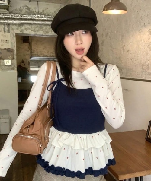 AVYL(アヴィル)の「裾ティアードフリルキャミソールレイヤードトップス(Tシャツ/カットソー・レディース・グレー/ネイビー/レッド・M)」の3枚目の写真