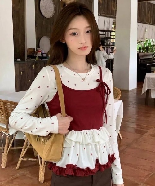 AVYL(アヴィル)の「裾ティアードフリルキャミソールレイヤードトップス(Tシャツ/カットソー・レディース・グレー/ネイビー/レッド・M)」の1枚目の写真