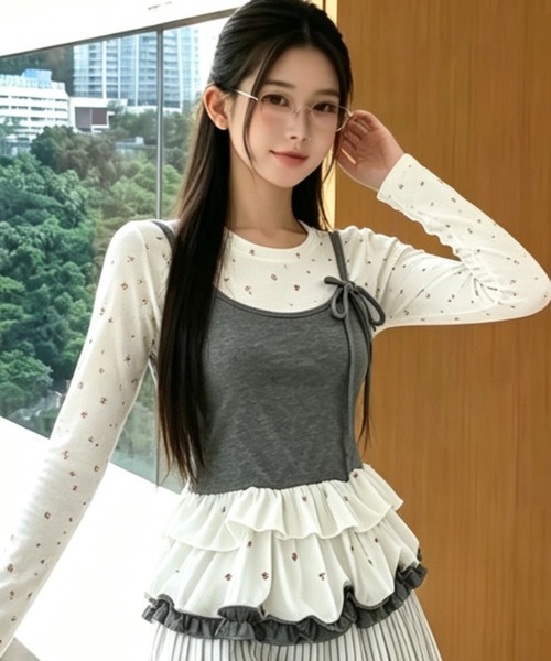 AVYL(アヴィル)の「裾ティアードフリルキャミソールレイヤードトップス(Tシャツ/カットソー・レディース・グレー/ネイビー/レッド・M)」の4枚目の写真