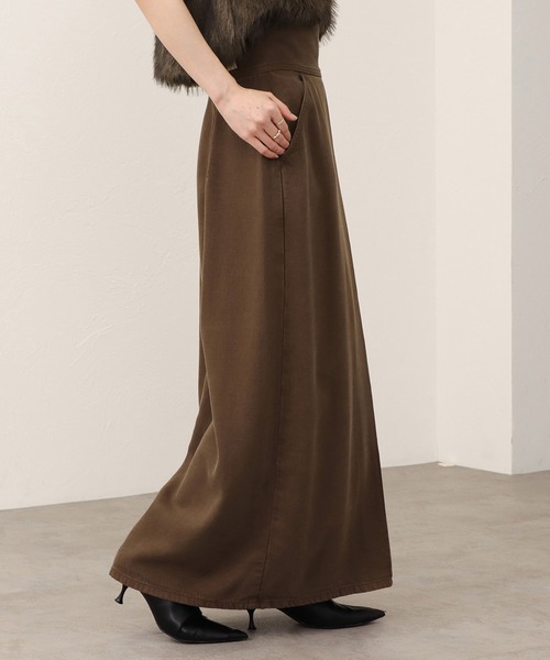 SOMETHING（サムシング）の「【GISELe10月号掲載】atelier SOMETHING drape FRONT PLEATS SKIRT/ドレープフロントプリーツデニムスカート（スカート・レディース・ブラウン/ブルー・MEDIUM/X-SMALL/SMALL）」の7枚目の写真