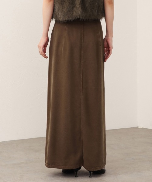 SOMETHING（サムシング）の「【GISELe10月号掲載】atelier SOMETHING drape FRONT PLEATS SKIRT/ドレープフロントプリーツデニムスカート（スカート・レディース・ブラウン/ブルー・MEDIUM/X-SMALL/SMALL）」の8枚目の写真