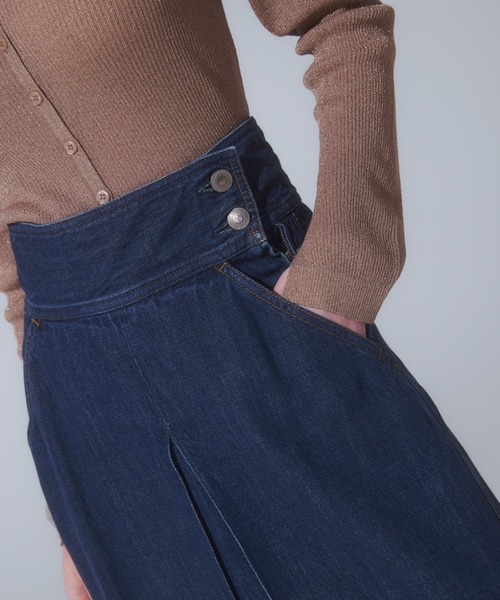 SOMETHING（サムシング）の「【GISELe10月号掲載】atelier SOMETHING drape FRONT PLEATS SKIRT/ドレープフロントプリーツデニムスカート（スカート・レディース・ブラウン/ブルー・MEDIUM/X-SMALL/SMALL）」の15枚目の写真