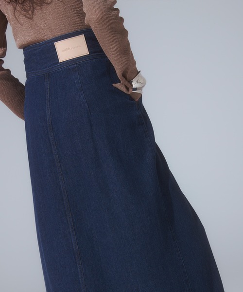SOMETHING（サムシング）の「【GISELe10月号掲載】atelier SOMETHING drape FRONT PLEATS SKIRT/ドレープフロントプリーツデニムスカート（スカート・レディース・ブラウン/ブルー・MEDIUM/X-SMALL/SMALL）」の16枚目の写真