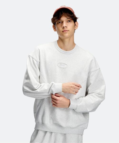 UNDER ARMOUR(アンダーアーマー)の「UAエッセンシャル テリー パッチ クルー(ライフスタイル/メンズ)(スウェット・メンズ・グレー・M/L/XL/S/2XL)」の2枚目の写真