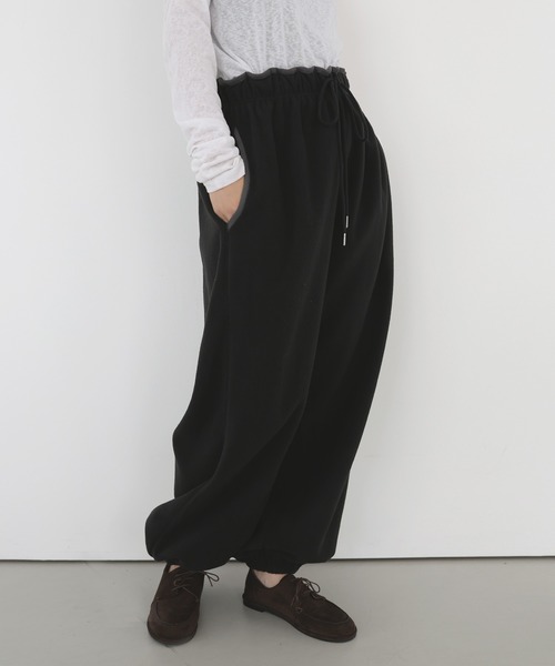 hellam(へラム)の「フリースパイピングイージーパンツ(スウェットパンツ・レディース・ブラック/アイボリー/チャコール/ブラウン・FREE)」の3枚目の写真