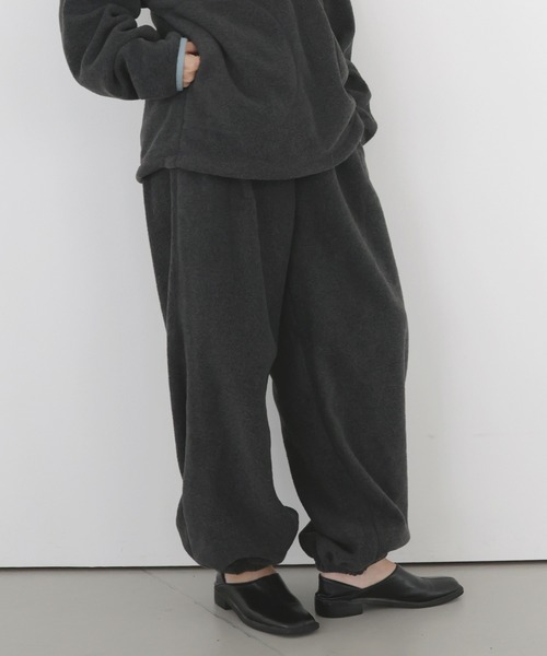 hellam(へラム)の「フリースパイピングイージーパンツ(スウェットパンツ・レディース・ブラック/アイボリー/チャコール/ブラウン・FREE)」の21枚目の写真