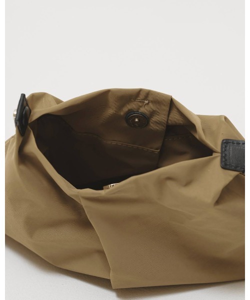 TODAYFUL（トゥデイフル）の「TODAYFUL Leatherbelt Mini Bag（トートバッグ・レディース・ブラック/ベージュ・FREE）」の6枚目の写真