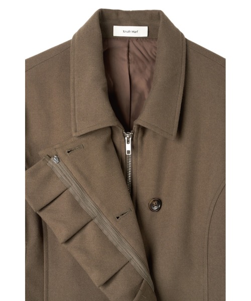 Knuth Marf(クヌースマーフ)の「2way cropped frill jacket(その他アウター・レディース・ベージュ/ブラック・FREE)」の4枚目の写真