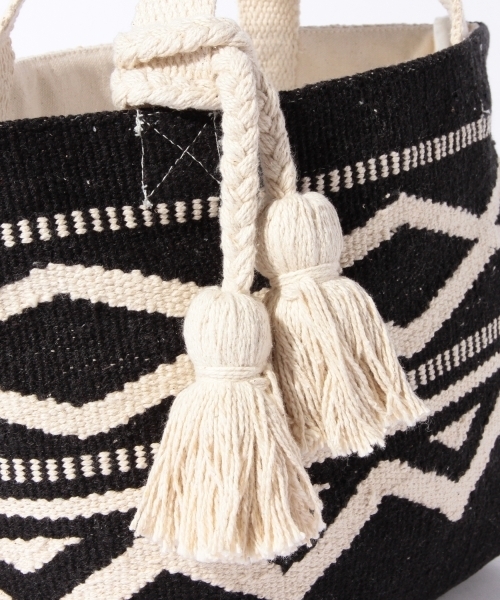 Ray BEAMS（レイビームス）の「Lilas Campbell / レクタングル タッセルトート（トートバッグ・レディース・ブラック/ブルー・ONE SIZE）」の13枚目の写真