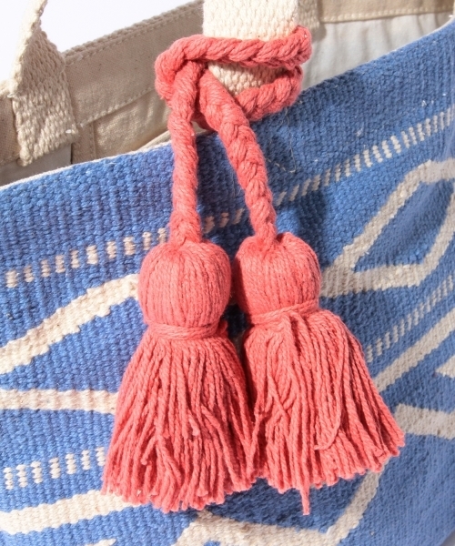 Ray BEAMS（レイビームス）の「Lilas Campbell / レクタングル タッセルトート（トートバッグ・レディース・ブラック/ブルー・ONE SIZE）」の9枚目の写真