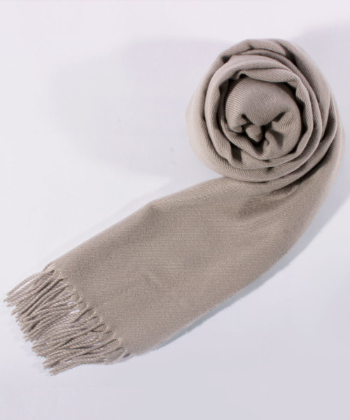 ８(eight)（エイト）の「シンプルなロングマフラー ストール（ストール/ショール・メンズ・ブラック/ワイン/オリーブ/グレー/ブルー/ネイビー/ベージュ/ホワイト/ライトグレー/レッド/カーキ・FREE）」の4枚目の写真