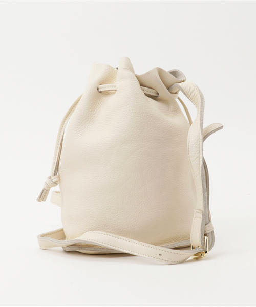 ORiental TRaffic（オリエンタルトラフィック）の「春夏新作★本革巾着バッグ★BA-153（ショルダーバッグ・レディース・ベージュ/ブラック・ﾌﾘ-）」の2枚目の写真