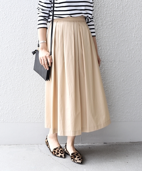 SHIPS（シップス）の「カラータックスカート（スカート・レディース・ベージュ/ネイビー/ブルー・36/38）」の2枚目の写真