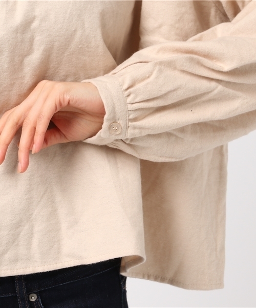 MERLOT（メルロー）の「ビッグ襟ギャザースリーブトップス7108（シャツ/ブラウス・レディース・チャコールグレー/ブラック/アイボリー/オレンジ・FREE）」の11枚目の写真