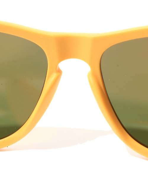 BEAMS（ビームス）の「OAKLEY / FROGSKINS SUMMIT SERIES（サングラス・メンズ・オレンジ/ゴールド/ネイビー・ONE SIZE）」の6枚目の写真