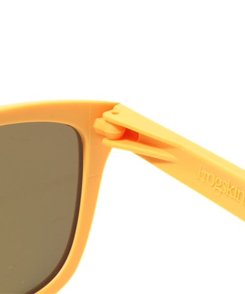 BEAMS（ビームス）の「OAKLEY / FROGSKINS SUMMIT SERIES（サングラス・メンズ・オレンジ/ゴールド/ネイビー・ONE SIZE）」の8枚目の写真