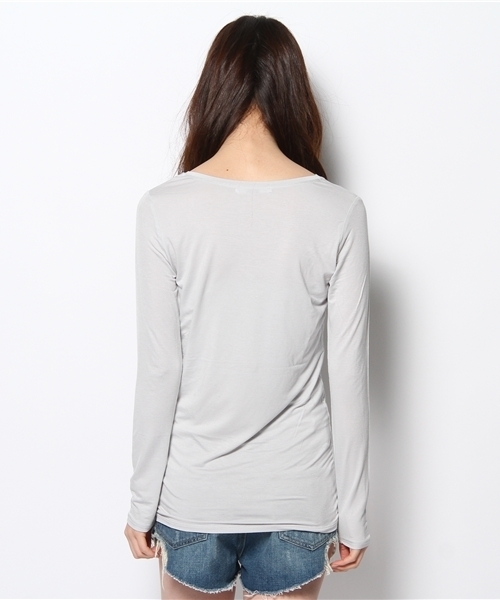 AZUL by moussy（アズールバイマウジー）の「40/-Rベア天竺V/N長袖PO（Tシャツ/カットソー・レディース・イエロー/ブラック/ライトグレー/オフホワイト・SMALL/MEDIUM/LARGE）」の7枚目の写真