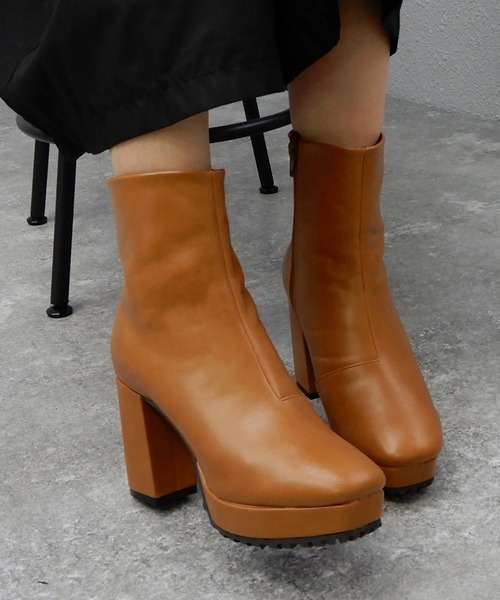 minia(ミニア)の「チャンキーヒール厚底ミドルブーツ / 厚底ブーツ(ブーツ・レディース・ブラック/ブラウン/ブラック系その他/グレイッシュベージュ/パイソン/アイボリー/ダークブラウン/ブラック系その他2/ブラック系その他3/ベージュ系その他・LL/S/M/L)」の8枚目の写真