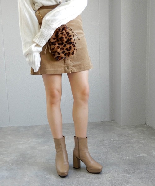 minia(ミニア)の「チャンキーヒール厚底ミドルブーツ / 厚底ブーツ(ブーツ・レディース・ブラック/ブラウン/ブラック系その他/グレイッシュベージュ/パイソン/アイボリー/ダークブラウン/ブラック系その他2/ブラック系その他3/ベージュ系その他・LL/S/M/L)」の21枚目の写真