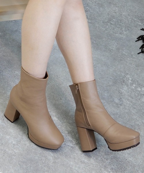 minia(ミニア)の「チャンキーヒール厚底ミドルブーツ / 厚底ブーツ(ブーツ・レディース・ブラック/ブラウン/ブラック系その他/グレイッシュベージュ/パイソン/アイボリー/ダークブラウン/ブラック系その他2/ブラック系その他3/ベージュ系その他・LL/S/M/L)」の11枚目の写真