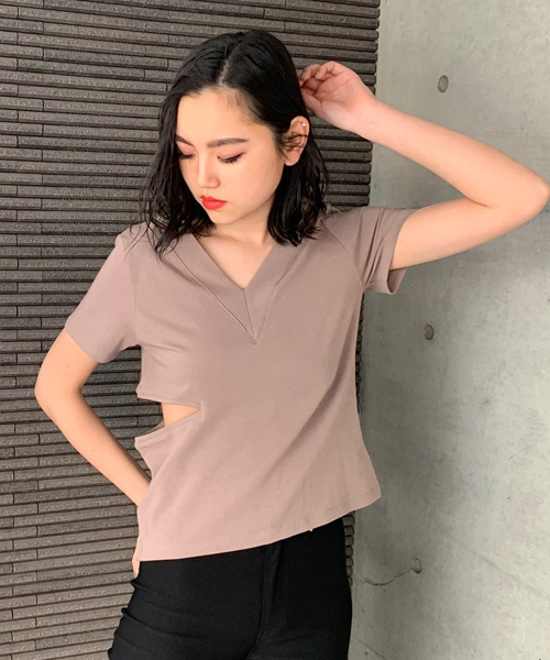 ENVYM（アンビー）の「カッティングＴ－ＳＨ（Tシャツ/カットソー・レディース・ベージュ/ブラック/ピンク/ホワイト・FREE）」の4枚目の写真