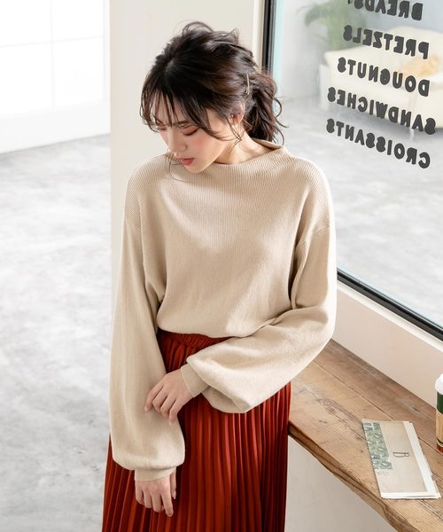 Newlyme（ニューリーミー）の「ボトルネックリブニットトップス（ニット/セーター・レディース・ベージュ/オフホワイト/グレー/ボルドー/ブラック・MEDIUM/LARGE）」の5枚目の写真