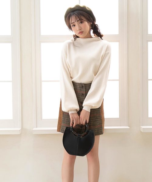 Newlyme（ニューリーミー）の「ボトルネックリブニットトップス（ニット/セーター・レディース・ベージュ/オフホワイト/グレー/ボルドー/ブラック・MEDIUM/LARGE）」の8枚目の写真