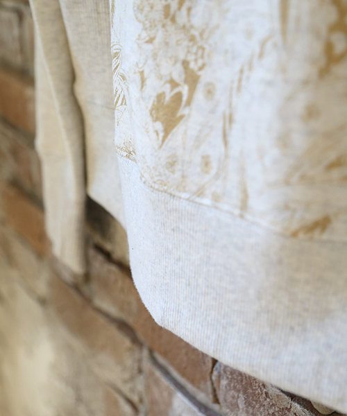 And A（アンドエー）の「GIRAFFE Pull Over (HOSU×artpeace by nowartt×And A)（スウェット・レディース・グレー/ナチュラル・FREE）」の7枚目の写真