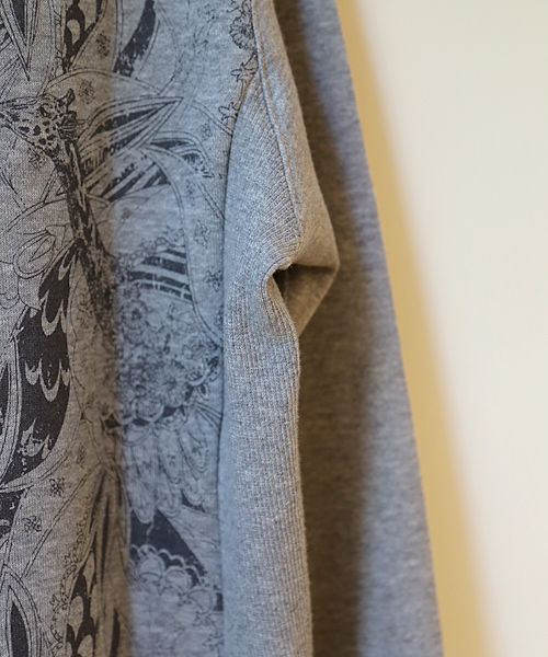 And A（アンドエー）の「GIRAFFE Pull Over (HOSU×artpeace by nowartt×And A)（スウェット・レディース・グレー/ナチュラル・FREE）」の3枚目の写真