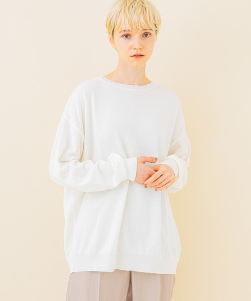 STUDIOUS(ステュディオス)の「【STUDIOUS】クルーネックハイゲージニット(ニット/セーター・レディース・ブラック/サックスブルー/ホワイト/イエロー・FREE)」の2枚目の写真