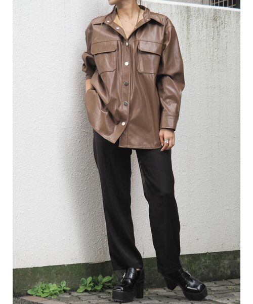 EVRIS（エヴリス）の「レザーライクシャツジャケット（ブルゾン・レディース・ブラック/ブラウン/アイボリー・FREE）」の21枚目の写真