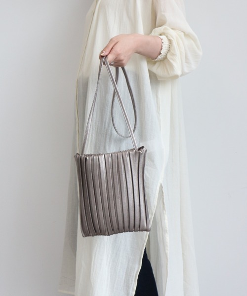 AMERICAN HOLIC（アメリカンホリック）の「プリーツショルダーバッグ　＊（トートバッグ・レディース・ブラック/オリーブ/シルバー系その他・FREE）」の3枚目の写真