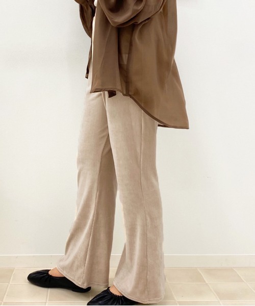 apres jour（アプレジュール）の「ベロアイージーパンツ【ZOZOTOWN限定アイテム】（その他パンツ・レディース・ラベンダー/ライトベージュ/アイボリー/モカ・X-SMALL/MEDIUM/SMALL）」の3枚目の写真