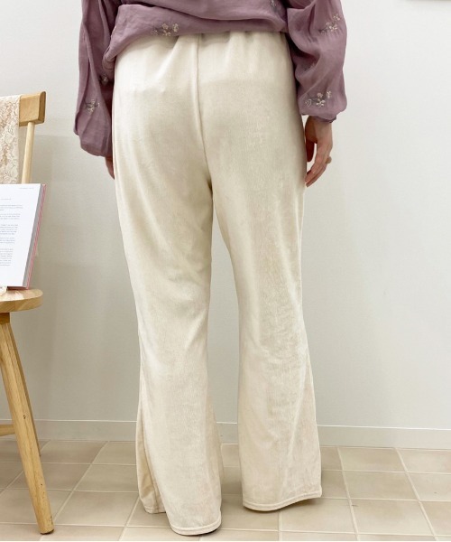 apres jour（アプレジュール）の「ベロアイージーパンツ【ZOZOTOWN限定アイテム】（その他パンツ・レディース・ラベンダー/ライトベージュ/アイボリー/モカ・X-SMALL/MEDIUM/SMALL）」の8枚目の写真