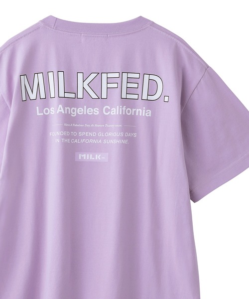 MILKFED.（ミルクフェド）の「S/S TEE EMBROIDERED BAR AND STENCIL/バックプリント 半袖Tシャツ（Tシャツ/カットソー・レディース・ライトパープル/ライトピンク/ベージュ/ネイビー/レッド/オフホワイト/グリーン/ホワイト/ライトブルー/ブラック・SMALL/MEDIUM）」の8枚目の写真