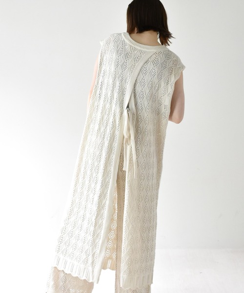 RETRO GIRL（レトロガール）の「スカシ編みロングベスト（ベスト・レディース・ブラック/オフホワイト/ライトベージュ・FREE）」の10枚目の写真