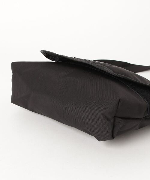 GREGORY（グレゴリー）の「TEENY MESSENGER / ティーニーメッセンジャー / ブラック（ショルダーバッグ・メンズ・ブラック・FREE）」の5枚目の写真