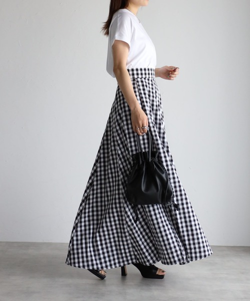 sakishimatokyo（サキシマトーキョー）の「ギンガムチェック/無地ボリュームフレアマキシスカート（スカート・レディース・ブラック/ブルー/カーキ/グレー/チャコールグレー/ブラウン/チェック/ブラック系その他/ブラック系その他3/ブルー系その他/ブラック系その他2/ダークグレー/カーキブラウン・FREE/SMALL）」の19枚目の写真