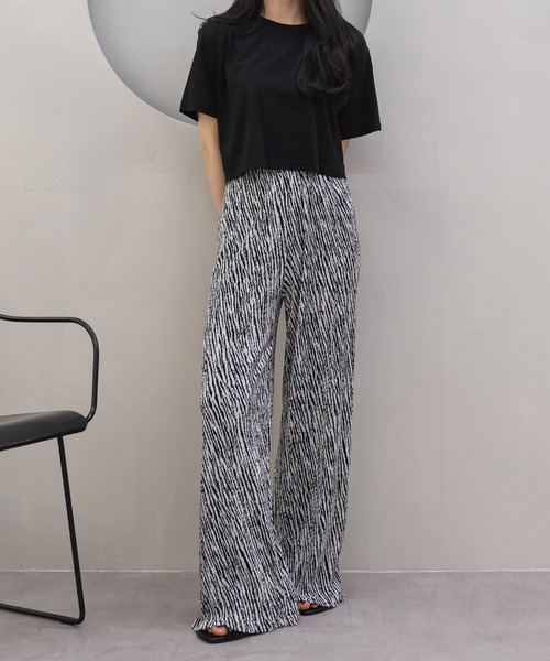 UNE MANSION(ユヌマンション)の「シマウマパターンプリーツパンツ(その他パンツ・レディース・ブラック/イエロー/グリーン・FREE)」の1枚目の写真