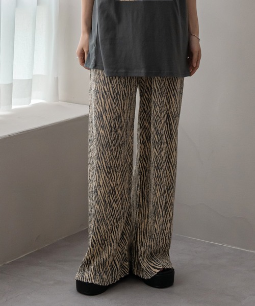 UNE MANSION(ユヌマンション)の「シマウマパターンプリーツパンツ(その他パンツ・レディース・ブラック/イエロー/グリーン・FREE)」の11枚目の写真