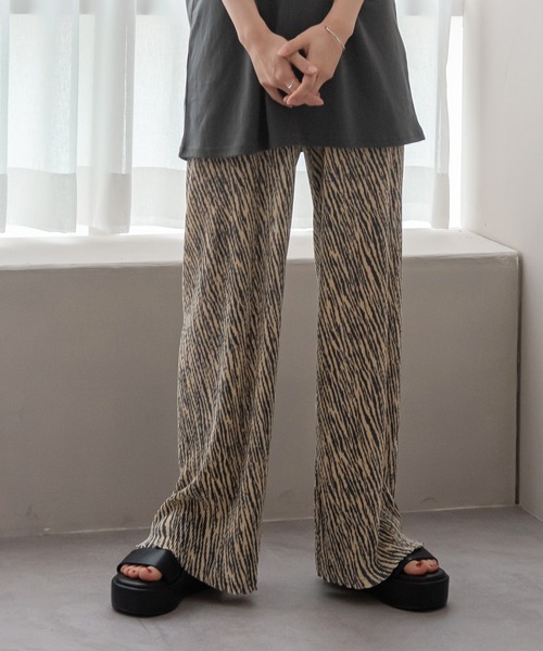 UNE MANSION(ユヌマンション)の「シマウマパターンプリーツパンツ(その他パンツ・レディース・ブラック/イエロー/グリーン・FREE)」の13枚目の写真