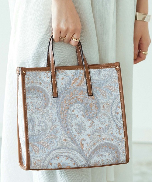 titivate(ティティベイト)の「ペイズリー柄スクエアバッグ(トートバッグ・レディース・グレー/ブラック/ベージュ/キャメル・F)」の1枚目の写真