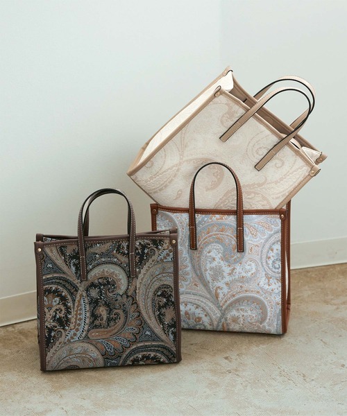 titivate(ティティベイト)の「ペイズリー柄スクエアバッグ(トートバッグ・レディース・グレー/ブラック/ベージュ/キャメル・F)」の2枚目の写真