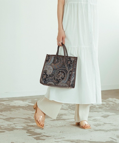 titivate(ティティベイト)の「ペイズリー柄スクエアバッグ(トートバッグ・レディース・グレー/ブラック/ベージュ/キャメル・F)」の8枚目の写真