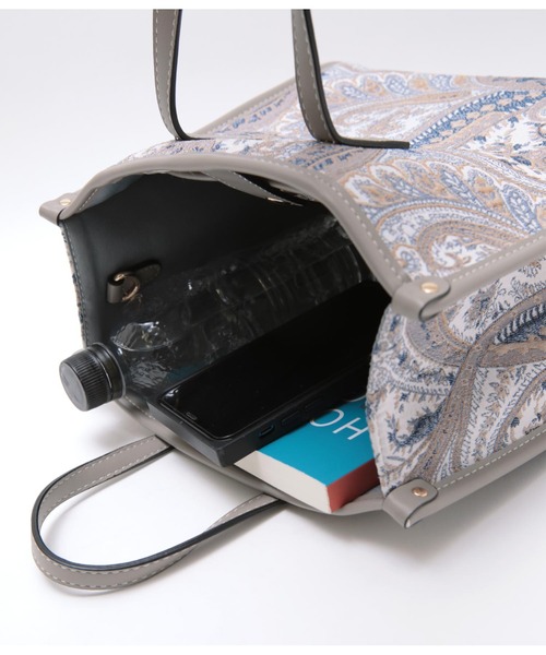 titivate(ティティベイト)の「ペイズリー柄スクエアバッグ(トートバッグ・レディース・グレー/ブラック/ベージュ/キャメル・F)」の16枚目の写真