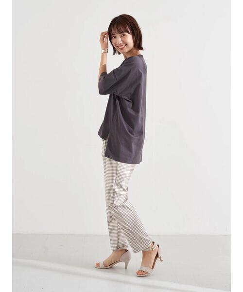 earth music&ecology（アースミュージックアンドエコロジー）の「吸水速乾サイドスリットBIGプルオーバー ＊（Tシャツ/カットソー・レディース・チャコールグレー/ブラック/ダークブラウン/オフホワイト/ブルー/ライトブラウン/ミント/ボルドー/その他7/ライトベージュ/グレイッシュベージュ/ブラック系その他4・FREE）」の15枚目の写真