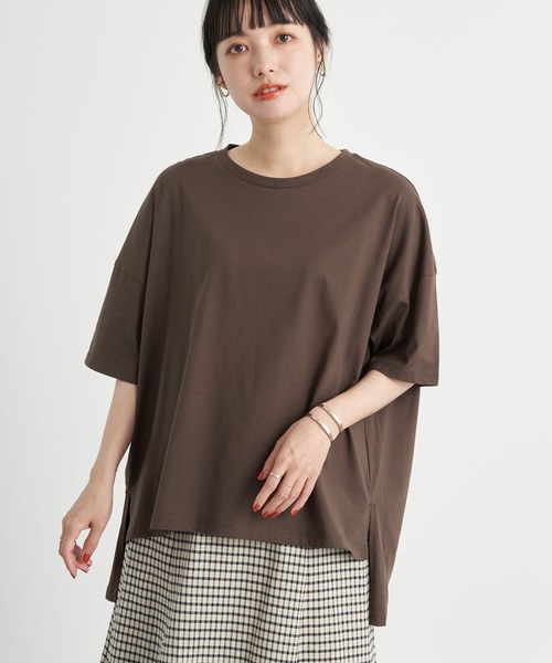 earth music&ecology（アースミュージックアンドエコロジー）の「吸水速乾サイドスリットBIGプルオーバー ＊（Tシャツ/カットソー・レディース・チャコールグレー/ブラック/ダークブラウン/オフホワイト/ブルー/ライトブラウン/ミント/ボルドー/その他7/ライトベージュ/グレイッシュベージュ/ブラック系その他4・FREE）」の6枚目の写真