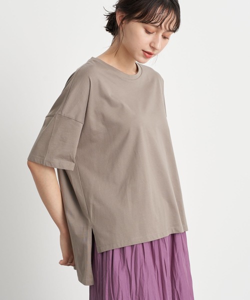 earth music&ecology（アースミュージックアンドエコロジー）の「吸水速乾サイドスリットBIGプルオーバー ＊（Tシャツ/カットソー・レディース・チャコールグレー/ブラック/ダークブラウン/オフホワイト/ブルー/ライトブラウン/ミント/ボルドー/その他7/ライトベージュ/グレイッシュベージュ/ブラック系その他4・FREE）」の9枚目の写真