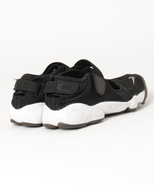 NIKE（ナイキ）の「ローカットスニーカー（スニーカー・レディース・ブラック・24.0cm）」の2枚目の写真